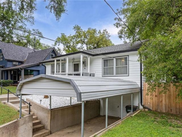 House for sale in Leavenworth, Leavenworth County