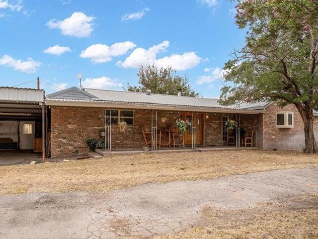 House for sale in Howard, Texas