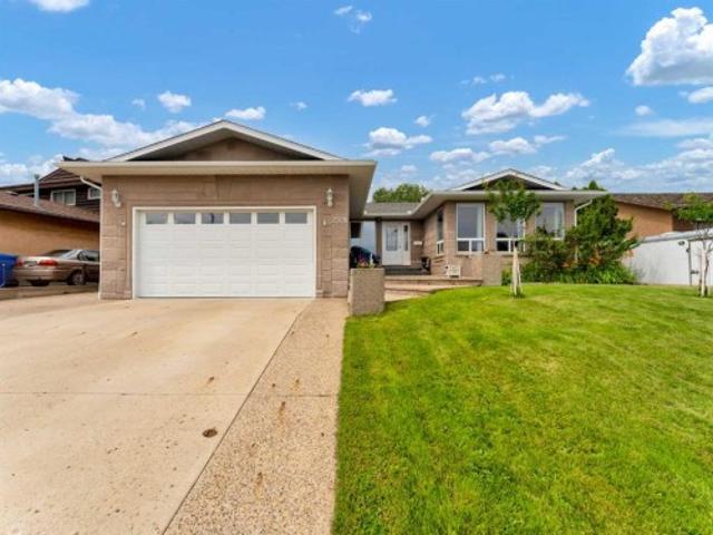 House for sale in Medicine Hat, Alberta