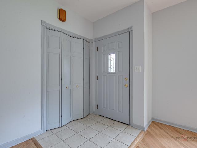 House for sale in Lindenhurst, Illinois