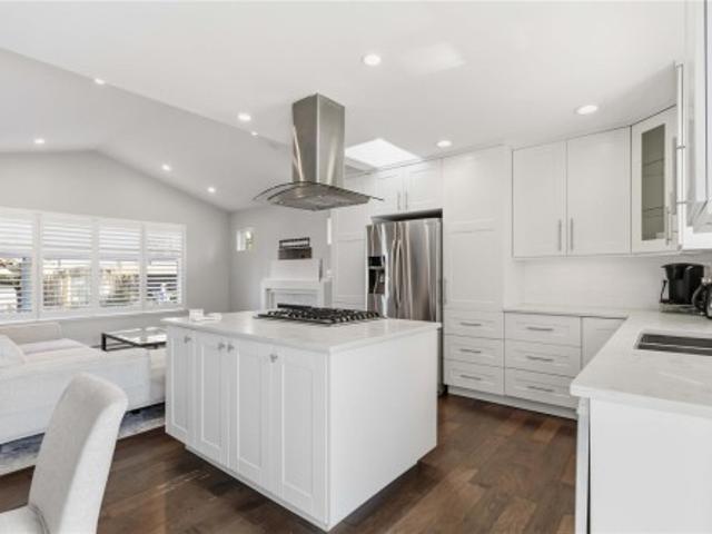 House for sale in Haultain Corners, Victoria