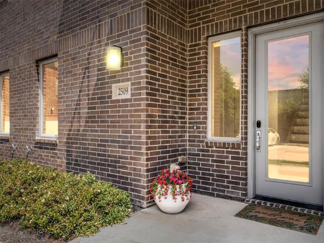 Townhouse for sale in Farmers Branch, Texas