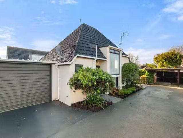 Apartment for sale in Chaslands, Canterbury