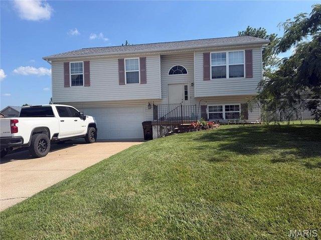 House for sale in Hawk Point, Missouri