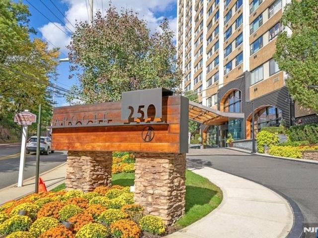 Condo for sale in Cliffside Park, New Jersey