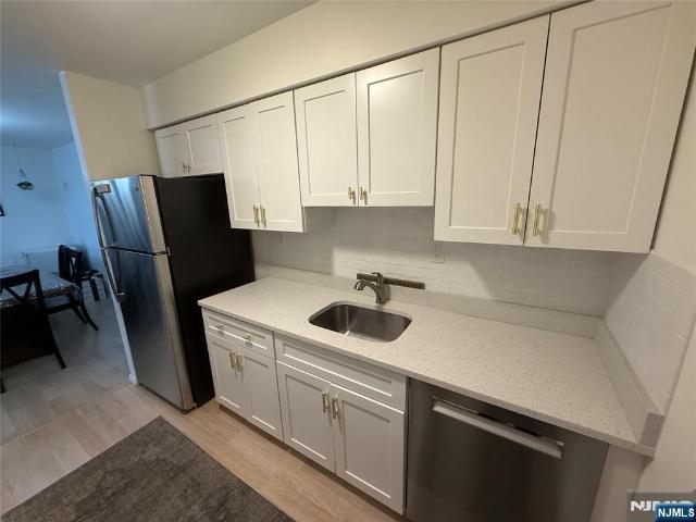 Condo for sale in Lyndhurst, New Jersey