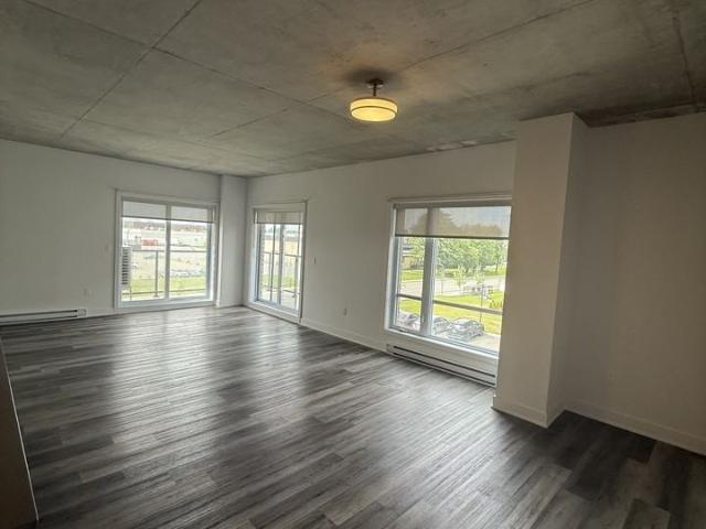 Apartment for rent in Pointe-claire, Quebec