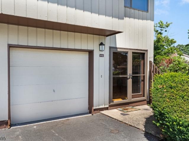 Townhouse for sale in Florham Park, New Jersey