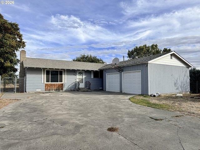 House for sale in Dixson Heights, Stanfield