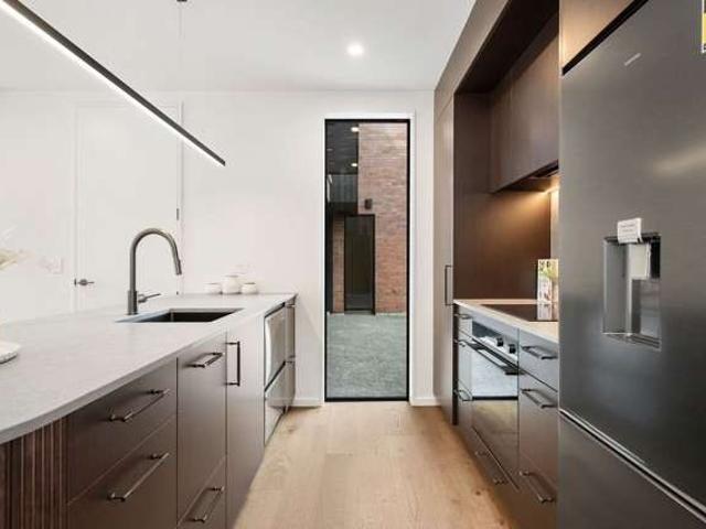 Townhouse for rent in Merivale, Canterbury