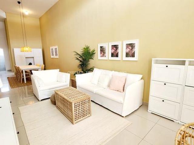 Terraced House for sale in Malaka