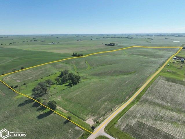 Farm for sale in Cedar, Iowa