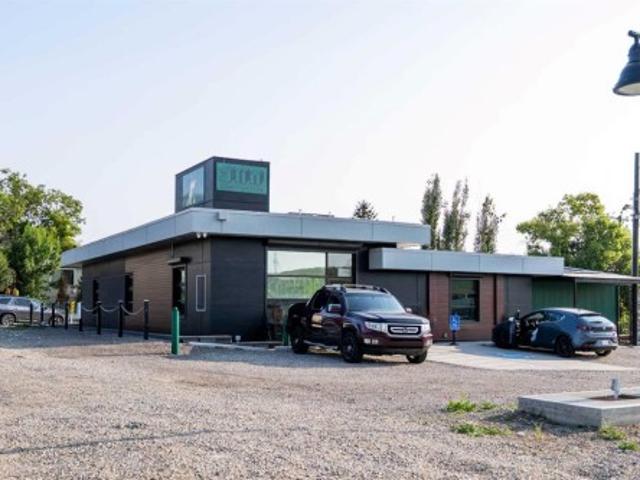 Commercial for rent in Ramsay, Calgary