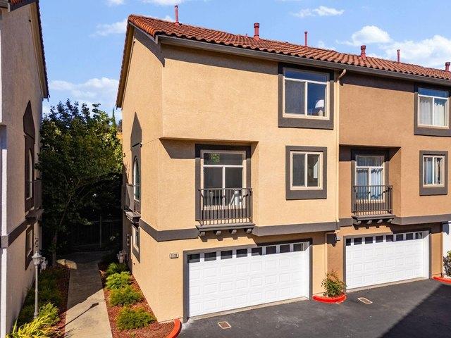 Townhouse for sale in Hayward, California