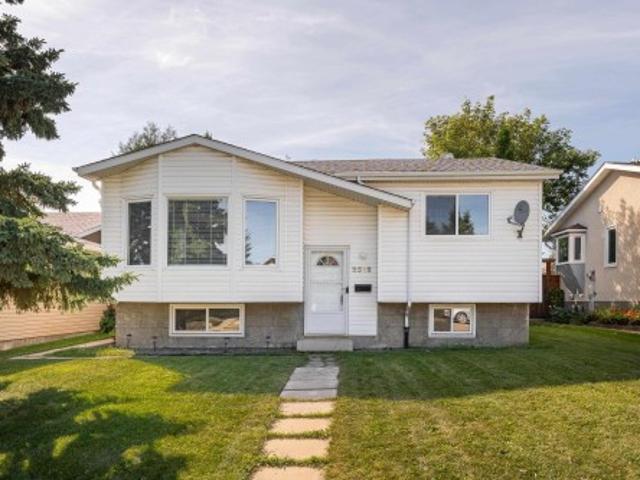 House for sale in Wedgewood, Alberta