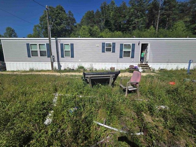 House for sale in Blaine, Kentucky