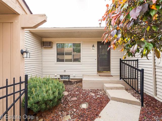 Condo for sale in South Lyon, Michigan