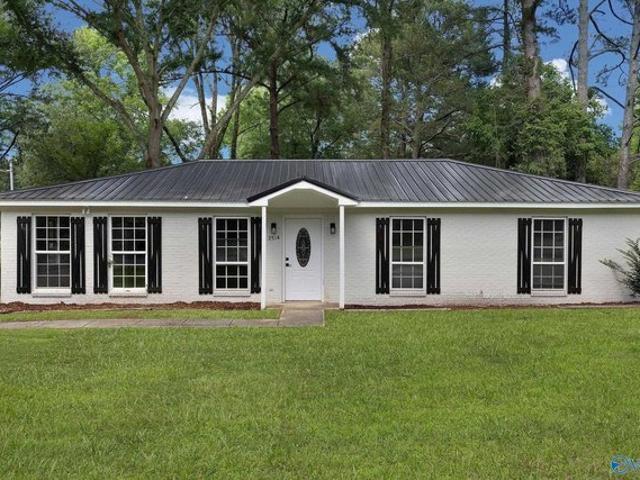 House for sale in Guntersville, Alabama