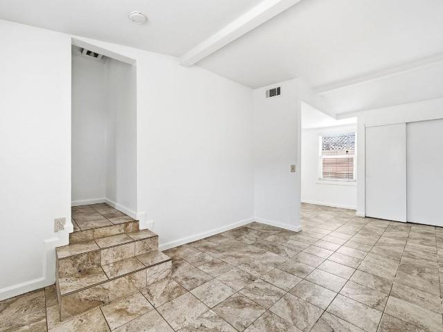 Apartment for rent in Huntington Beach, California