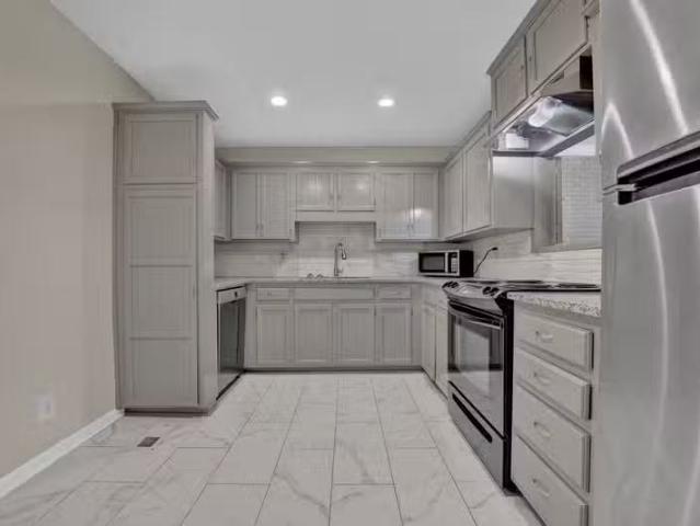 Condo for rent in Birmingham