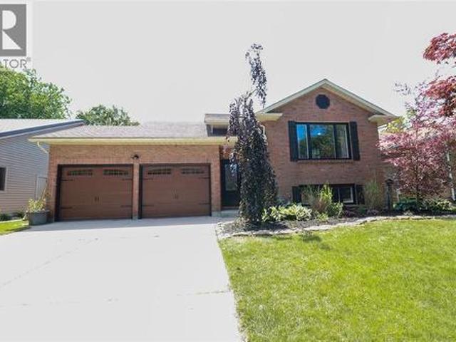 House for sale in Brights Grove, Ontario