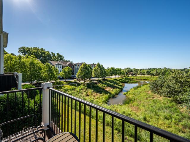 Townhouse for sale in Woodridge, Illinois