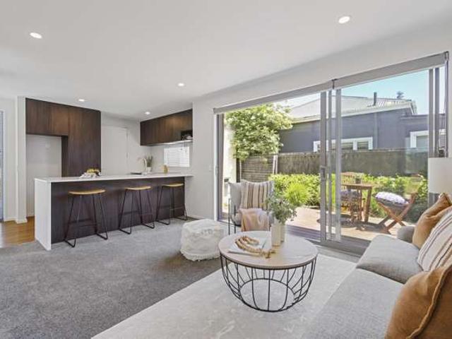 Townhouse for sale in Heathcote, Canterbury