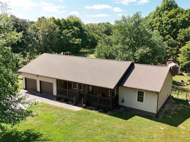 House for sale in Flora, Illinois