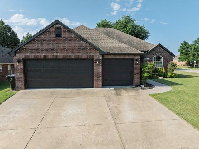House for sale in Indian Springs Estates, Broken Arrow