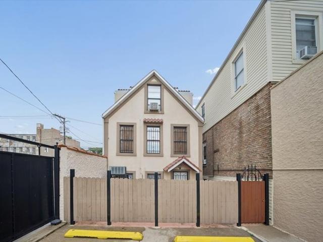 House for sale in Chicago Park, Illinois
