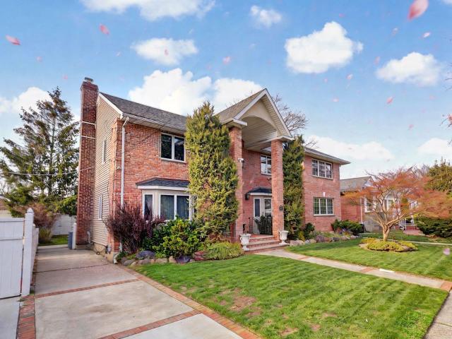 Townhouse for sale in Queens, Arverne