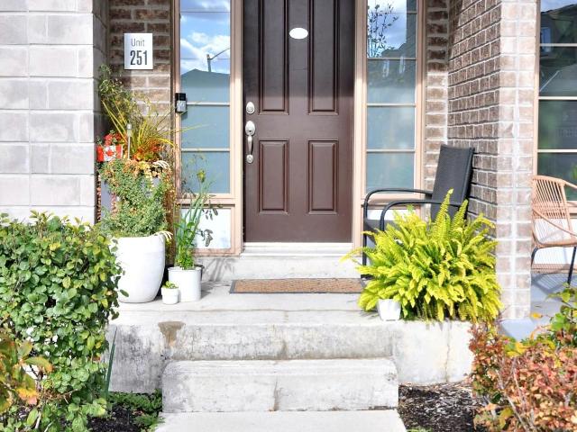 Condo for sale in Toronto, Golden Horseshoe