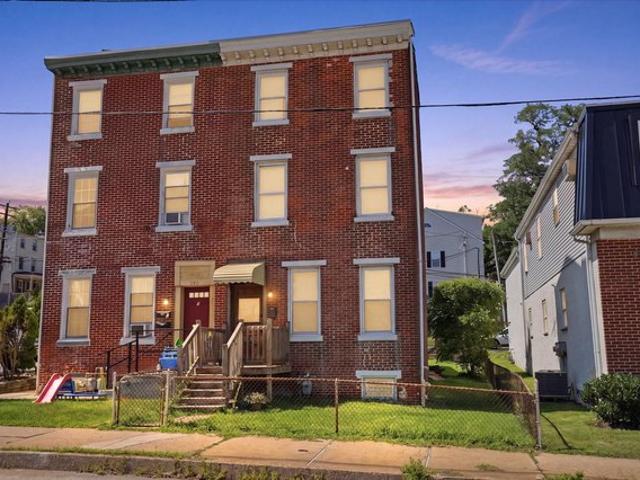 Townhouse for sale in Chester, Pennsylvania