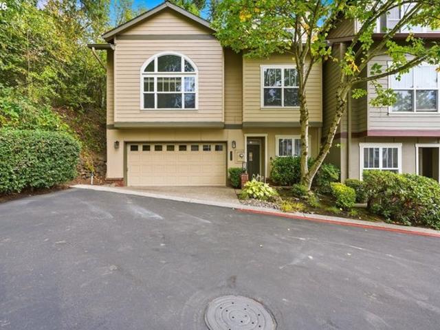 Townhouse for sale in Creekside Townhomes, Portland