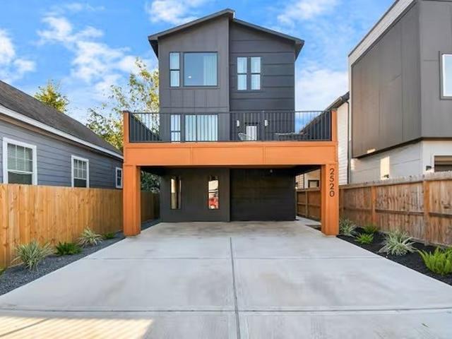 Townhouse for sale in University Village, Houston