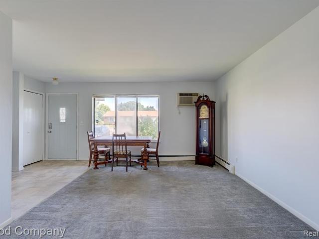 Condo for sale in Colonial Acres, South Lyon