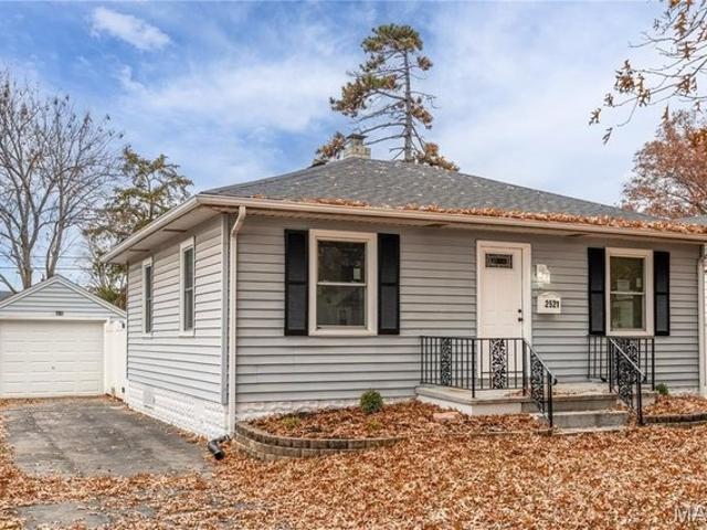 House for sale in East Saint Louis, Illinois