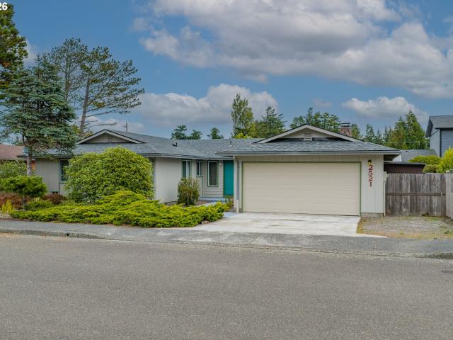 House for sale in North Bend, Coos County