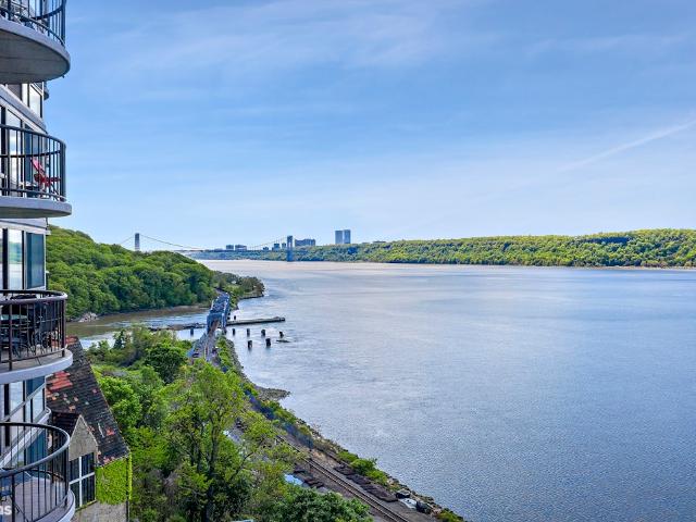 Condo for sale in The Bronx, Arverne