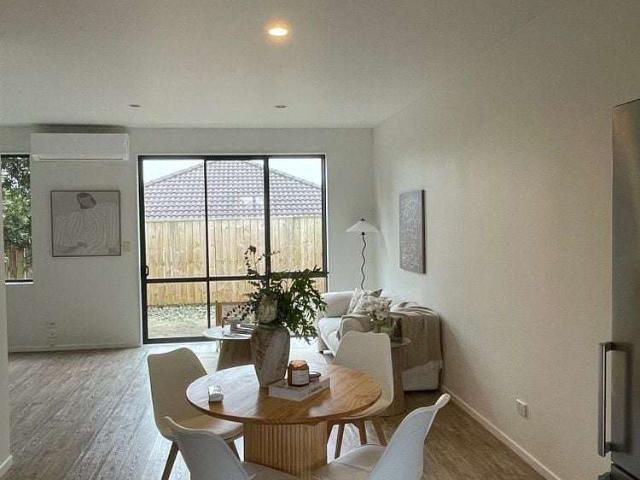 Townhouse for rent in Paremoremo, Oroua County