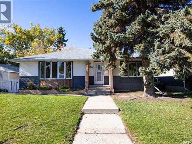 House for sale in Queen Elizabeth, Saskatoon