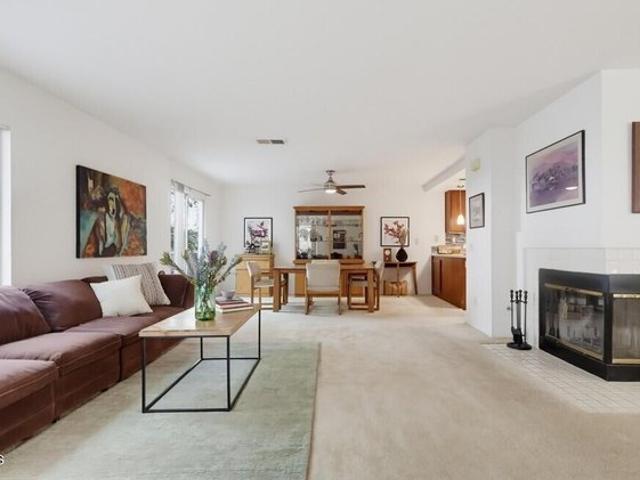 Townhouse for sale in Stevenson Ranch, Los Angeles County