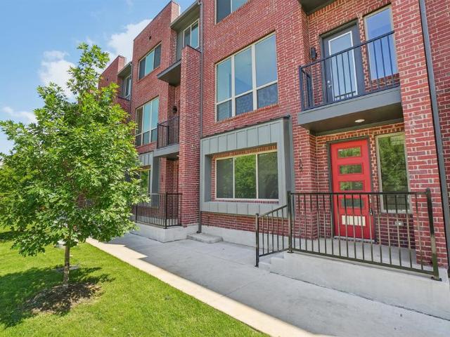 Townhouse for sale in Farmers Branch, Texas