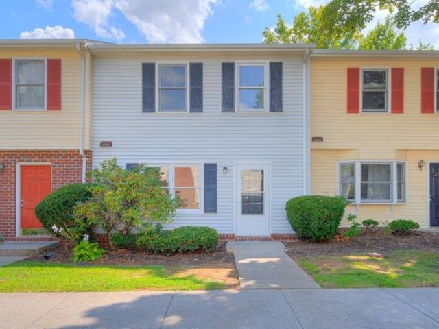 Townhouse for sale in Virginia