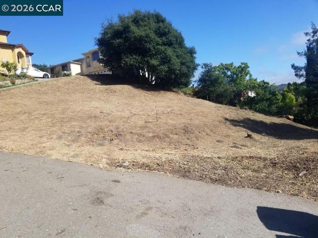 Land for sale in Pinole, California