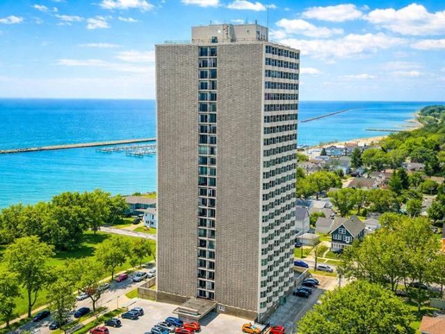 Condo for sale in Milwaukee, Wisconsin