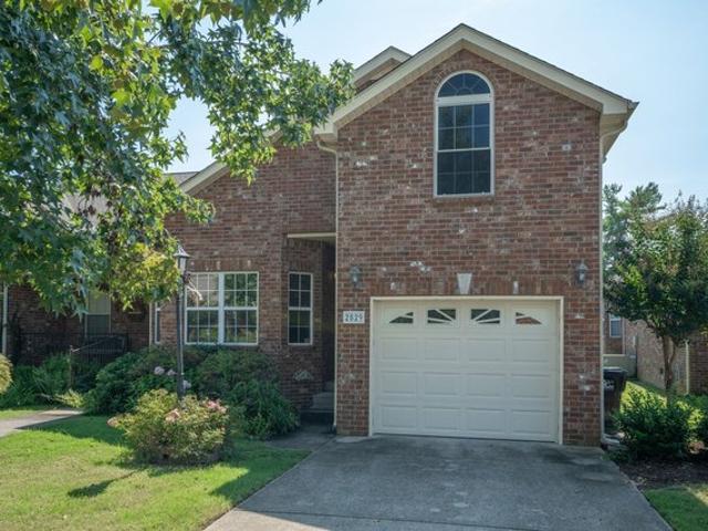 Townhouse for sale in Greenbriar, Murfreesboro
