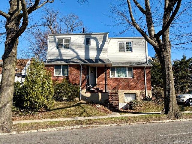 House for sale in Queens, Arverne