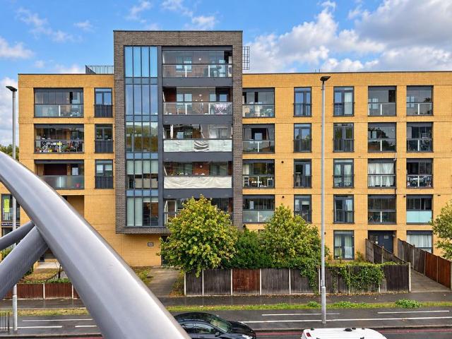 Apartment for rent in Bowes Park, Greater London