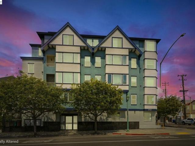 Condo for sale in Oakland, California